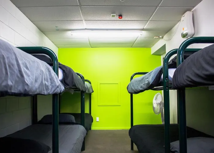 Planet Backpackers Hostal *
